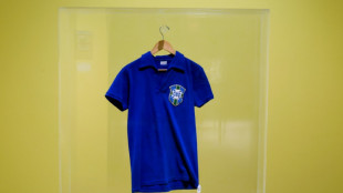 Le maillot de Pel&eacute; lors de la finale du Mondial-1958 vendu 4,9 millions de dollars