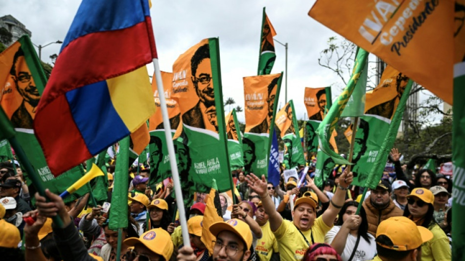 Candidatos presidenciais na Col&ocirc;mbia encerram campanhas com com&iacute;cios no fim de semana