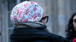 Suspension maintenue pour l'infirmi&egrave;re qui refuse d'enlever son calot