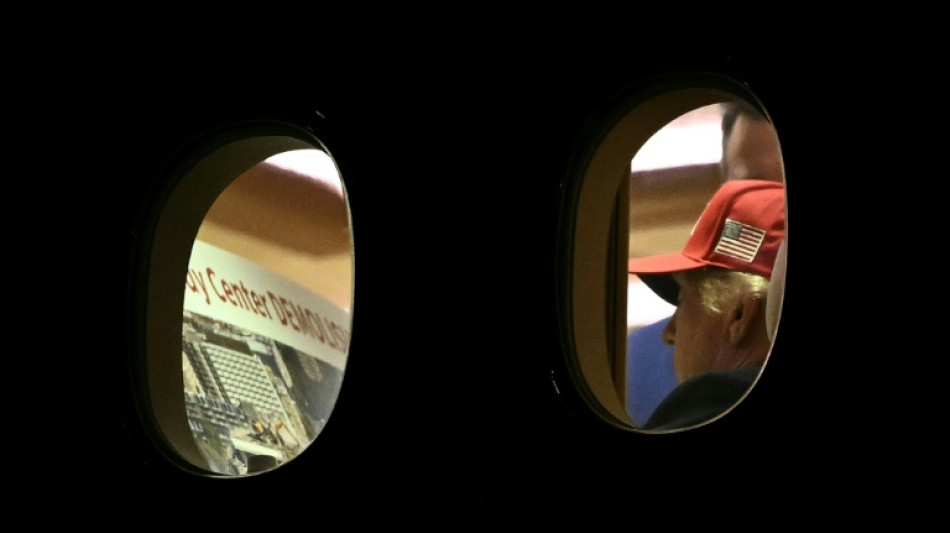 AFP-Fotos scheinen Trump mit Darstellung von Abriss des Kennedy Centers zu zeigen