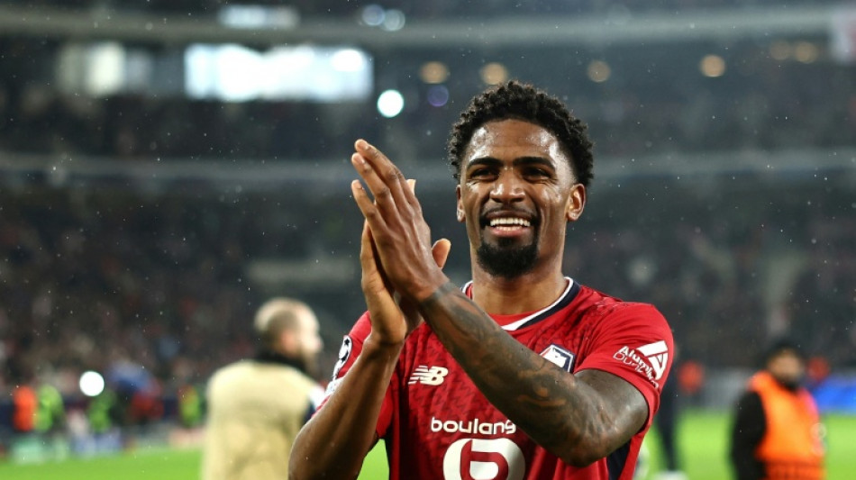 Zagueiro brasileiro Alexsandro, do Lille, passar&aacute; por cirurgia no quadr&iacute;ceps