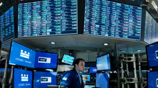 Wall Street termine en berne, min&eacute;e par la confiance des m&eacute;nages