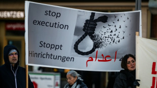 Manifestante iraniano acusado de matar policial corre risco de ser executado (ONG)