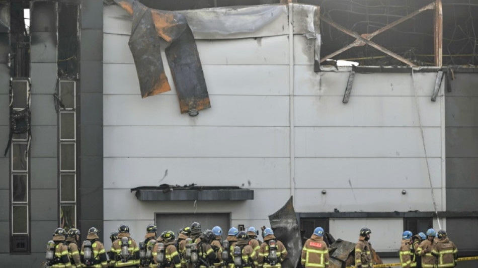 Al menos 22 muertos, la mayor&iacute;a chinos, en el incendio de una f&aacute;brica de bater&iacute;as en Corea del Sur