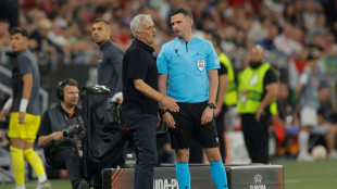 Uefa abre processo disciplinar contra Mourinho por 'insultos' contra &aacute;rbitro da final da Liga Europa