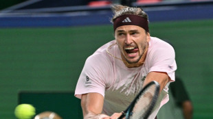 Zverev se sobrepone a problemas f&iacute;sicos y alcanza los cuartos en Shangh&aacute;i