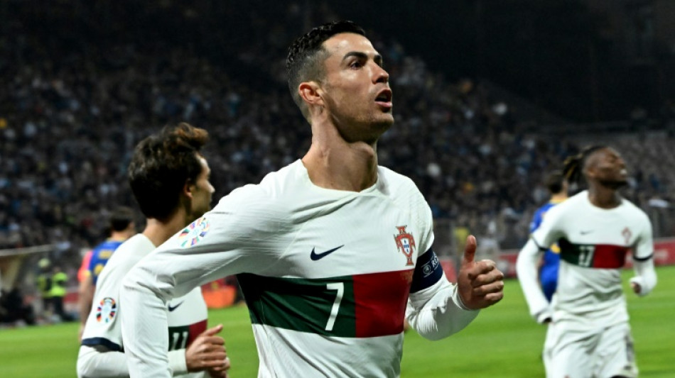 Com dois de CR7, Portugal atropela B&oacute;snia nas Eliminat&oacute;rias da Euro