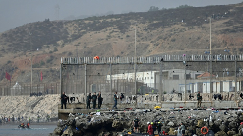Centenas de menores dormem ao relento em Ceuta devido &agrave; crise migrat&oacute;ria