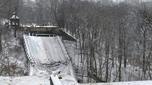 Un pont s'effondre dans une ville o&ugrave; Biden va parler d'infrastructures