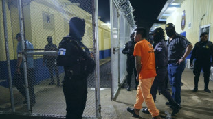 Guatemala traslada a 131 presos peligrosos a una c&aacute;rcel reformada