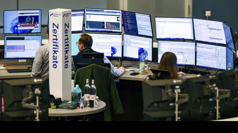 Borsa: Europa negativa dopo dati Usa, Wall Street testa nuovi record