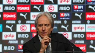 Cristiano Ronaldo "nunca ser&aacute; um problema" para Portugal, diz Jorge Jesus