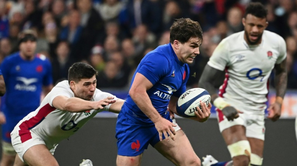 Rugby: la France bat l'Angleterre 25-13 et r&eacute;alise son dixi&egrave;me Grand Chelem dans le Tournoi 