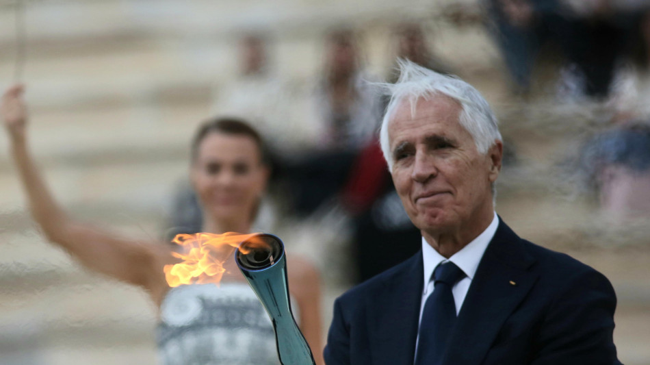 Milano Cortina: fiamma olimpica &egrave; a Roma, ora andr&agrave; al Quirinale