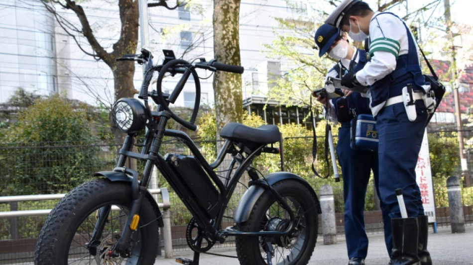 Jap&oacute;n amenaza con la c&aacute;rcel a ciclistas que usen el tel&eacute;fono