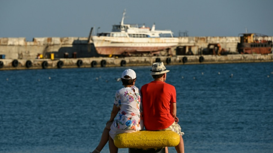 Drones, blackouts et bains de mer: l'&eacute;t&eacute; en trompe-l'oeil de la Crim&eacute;e annex&eacute;e