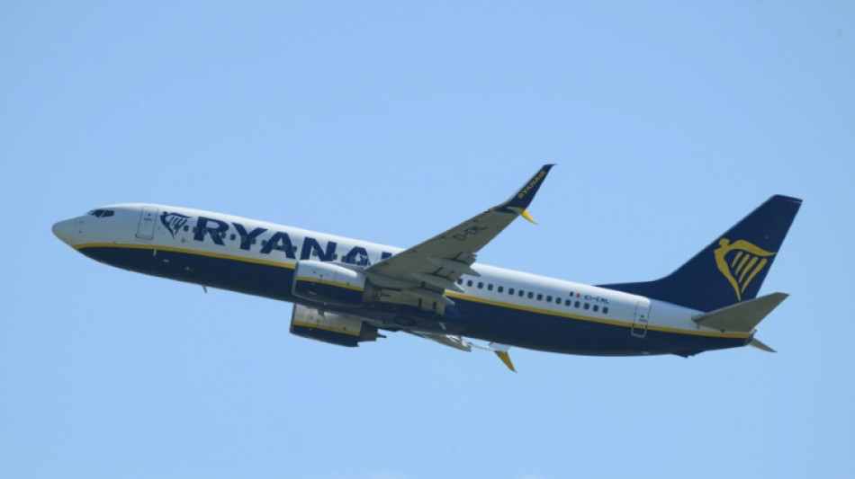 Passagier w&auml;hrend Ryanair-Flugs nach Memmingen fast durch kaputtes Fenster hinausgezogen