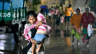 India ordena miles de evacuaciones por el paso del cicl&oacute;n Arnab
