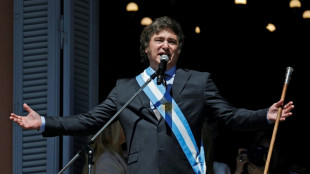 Milei lanza plan de austeridad y deval&uacute;a m&aacute;s de 50% la moneda argentina