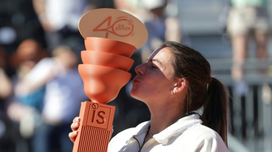 Navarro downs Mboko to win Strasbourg clay title