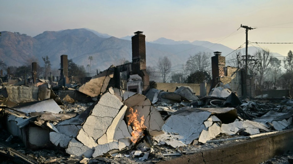 Los vientos pueden ceder y dar un alivio en los incendios en Los &Aacute;ngeles
