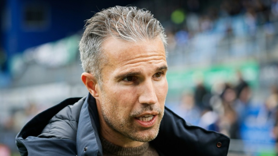 Robin van Persie &eacute; demitido do comando t&eacute;cnico do Feyenoord