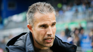 Robin van Persie &eacute; demitido do comando t&eacute;cnico do Feyenoord