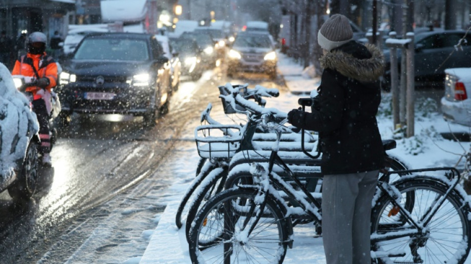 Neige: en &Icirc;le-de-France, bouchons en pagaille et trafic RATP tr&egrave;s perturb&eacute;