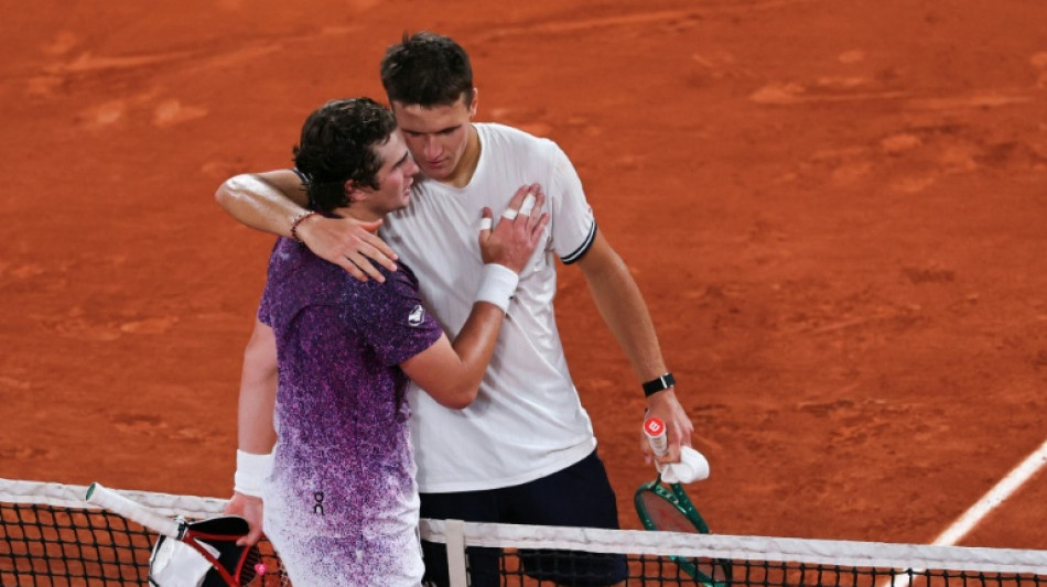 Jo&atilde;o Fonseca &eacute; eliminado por Mensik nas quartas de final de Roland Garros