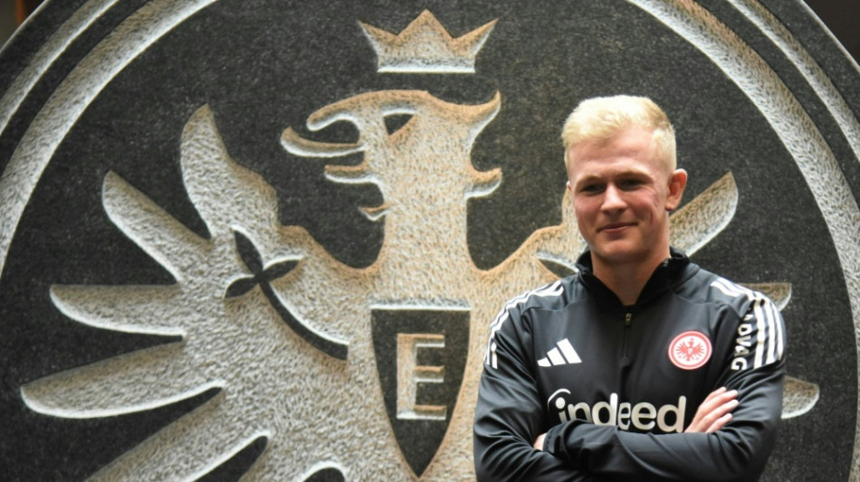 Frankfurt startet mit Burkardt und Ekitiké