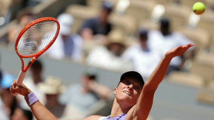 Swiatek sees off Bejlek to reach third round at French Open