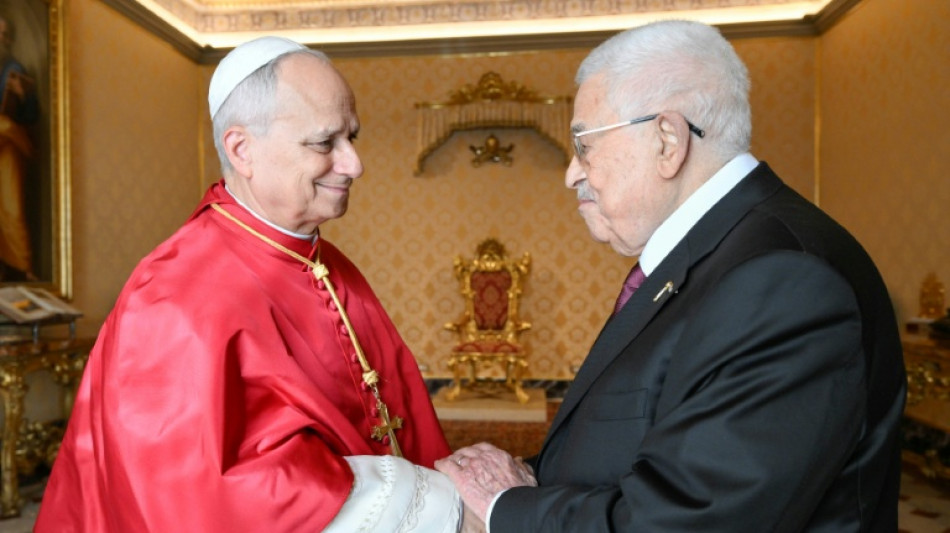 L&eacute;on XIV re&ccedil;oit Mahmoud Abbas pour la premi&egrave;re fois