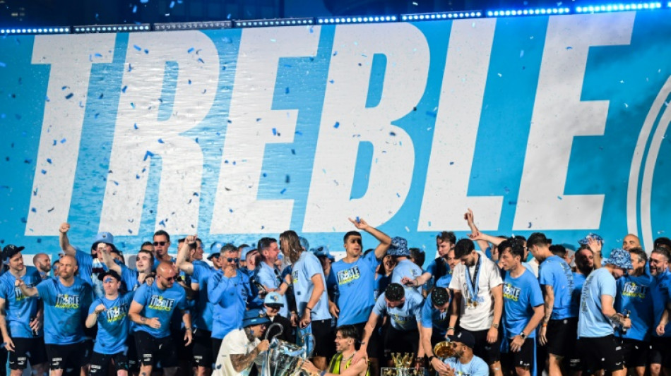 Chuva n&atilde;o impede festa do Manchester City pelo t&iacute;tulo da Champions