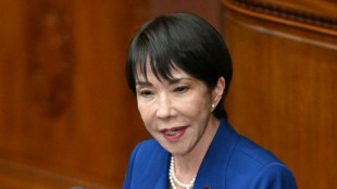 Nova primeira-ministra do Japão promete linha dura com estrangeiros