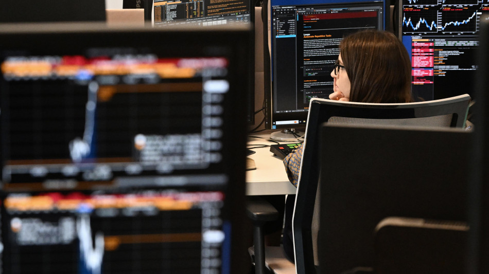 Borsa: Milano vola oltre 50mila punti, in luce Stm