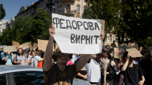 Regierungsumbau l&ouml;st Proteste und F&uuml;hrungsstreit in der Ukraine aus