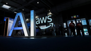 Amazon presenta un nuevo chip de inteligencia artificial para competir con Nvidia