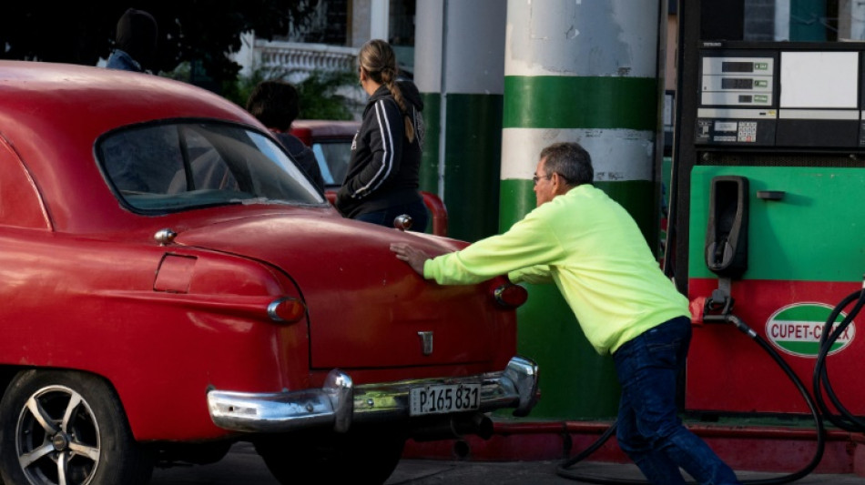 Cuba aplaza aumento de m&aacute;s de 500% del precio del combustible