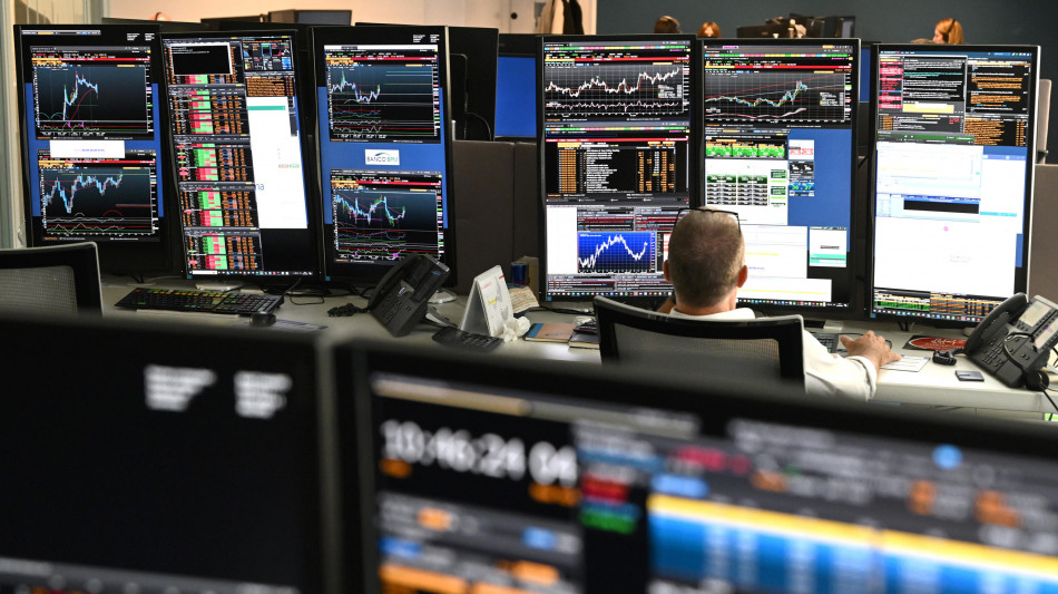 Borsa: Milano prosegue in rialzo, vola Amplifon
