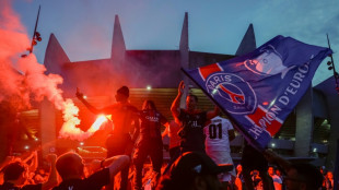 Entre a euforia e o temor de tumultos, Paris comemora o bi da Champions