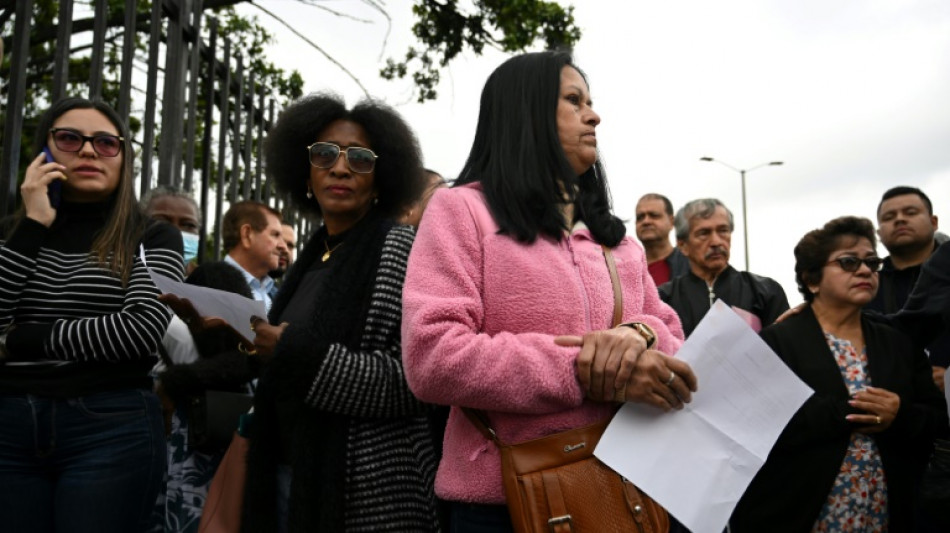 Colombia env&iacute;a aviones a EEUU para trasladar deportados tras choque con Trump