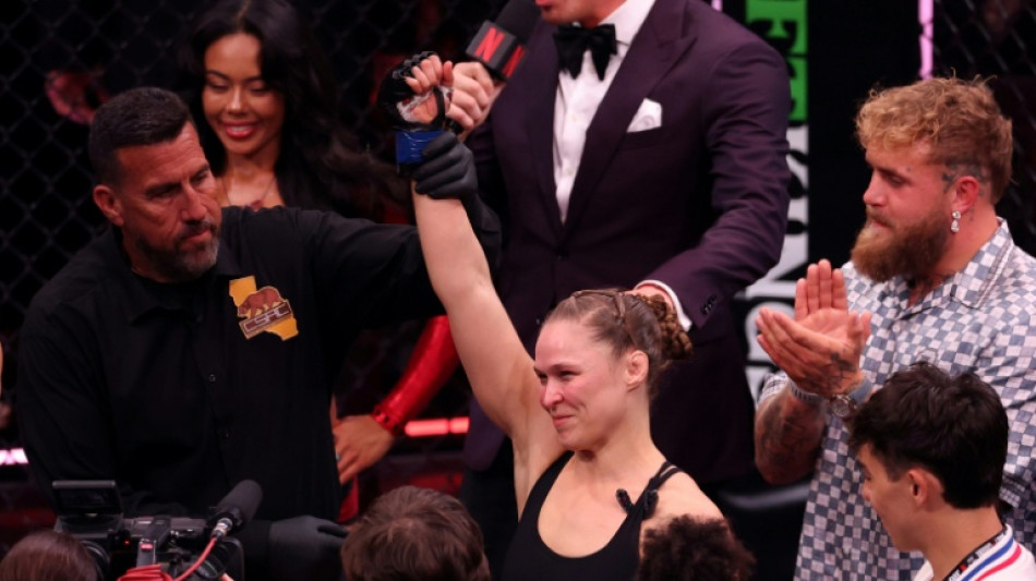 Rousey demolishes Carano in MMA comeback fight