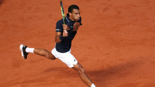 Auger-Aliassime gallops past Tabilo and into last eight