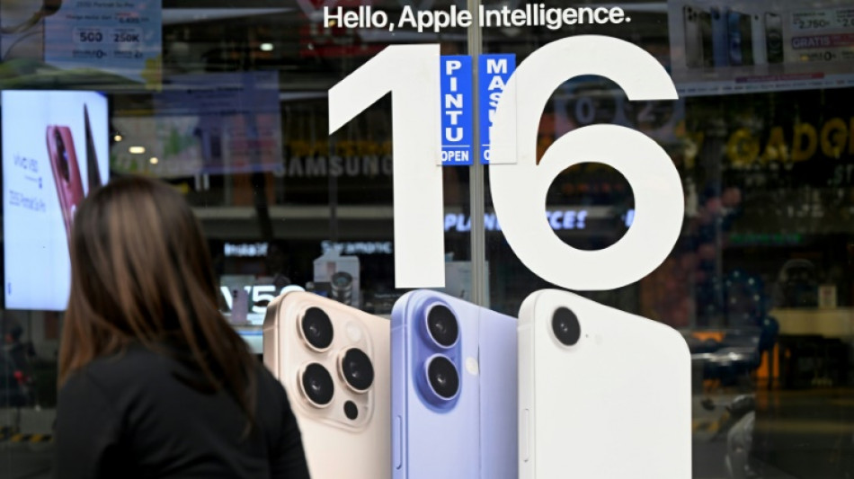 Apple fait mieux que pr&eacute;vu au 1er trimestre, mais s'attend &agrave; une facture sal&eacute;e des droits de douane