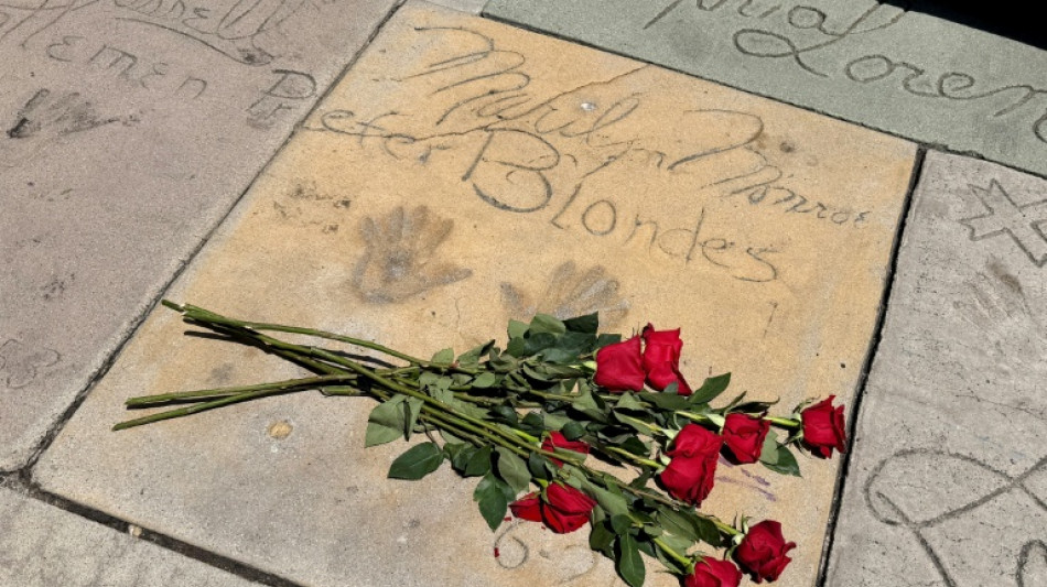 Fans singen "Happy Birthday": Hollywood feiert 100. Geburtstag von Marilyn Monroe