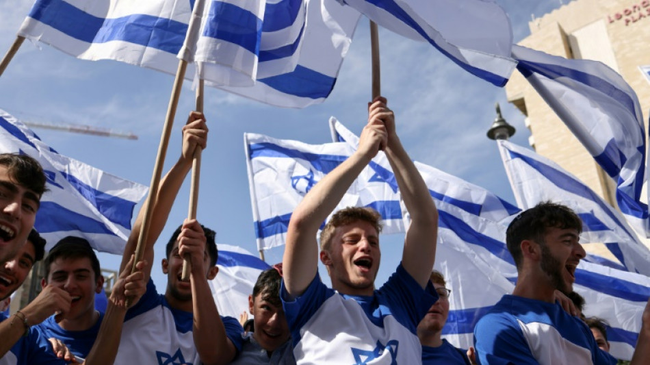 Miles de israel&iacute;es van a la "marcha de las banderas" en Jerusal&eacute;n bajo tensi&oacute;n