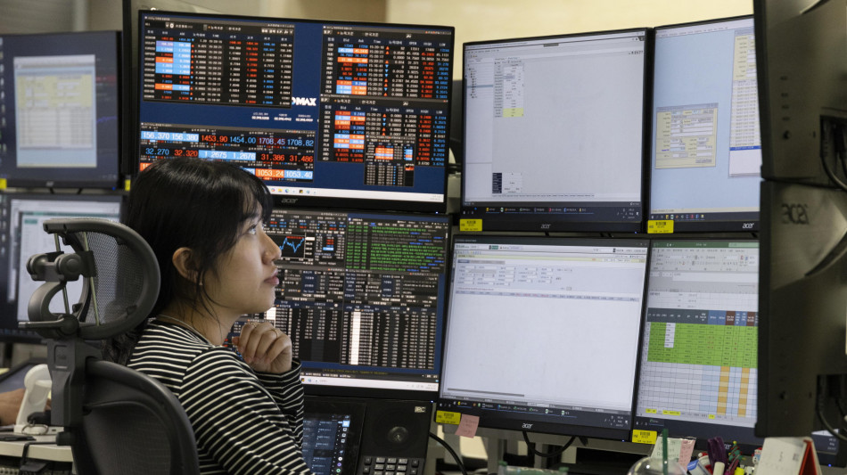 Borsa: l'Asia chiude in ordine sparso, lente sul Medio Oriente