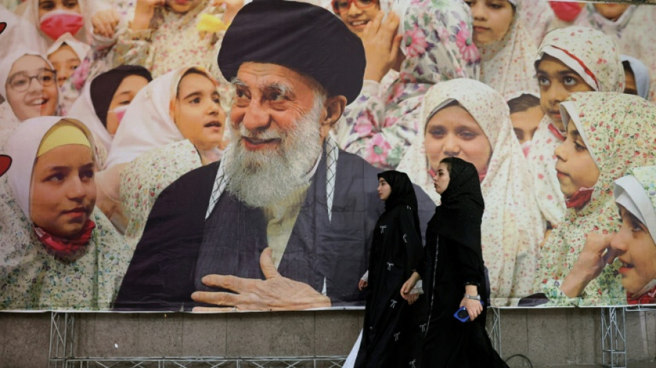 Medien: Chamenei und Peseschkian im Visier US-israelischer Angriffe im Iran