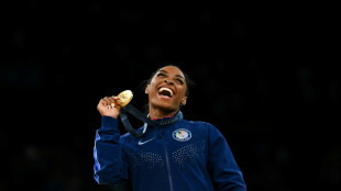 Simone Biles gana el oro en salto, su tercero en París-2024, seguida de Rebeca Andrade