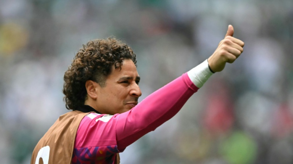 Goleiro mexicano Ochoa sugere aposentadoria do futebol em v&iacute;deo &agrave; Fifa